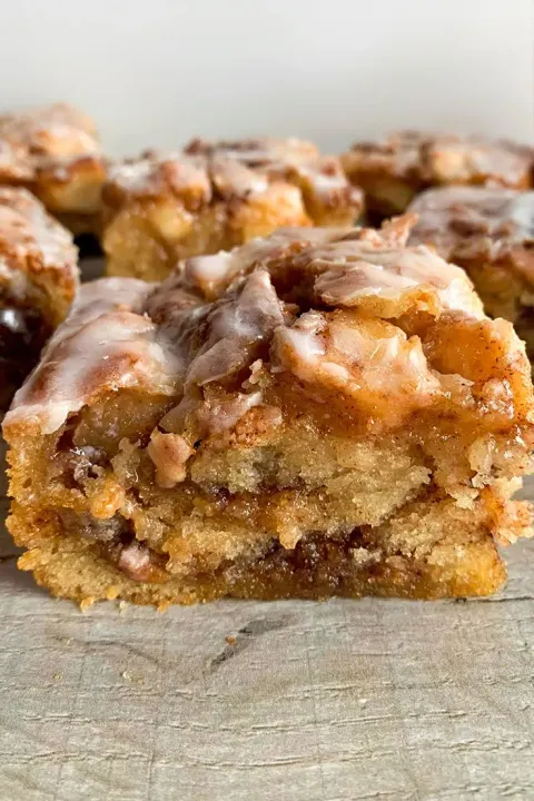 Apple and Cinnamon Cake 🍏✨