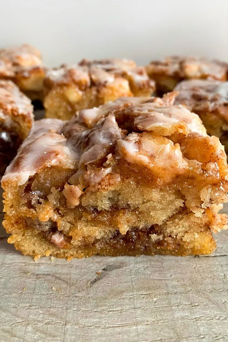 Apple and Cinnamon Cake 🍏✨