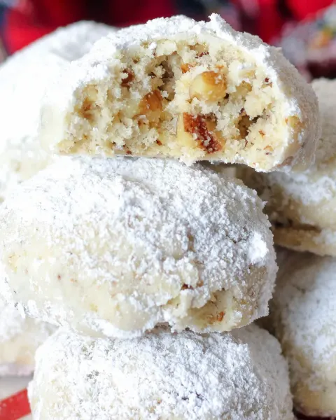 Russian Tea Balls (Snowball Cookies That Melt in Your Mouth!)