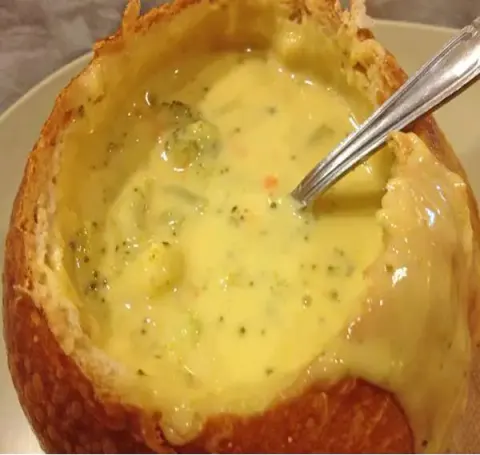The Famous Panera Broccoli Cheese Soup 🥦🧀 — Creamy, Cozy & Ridiculously Comforting