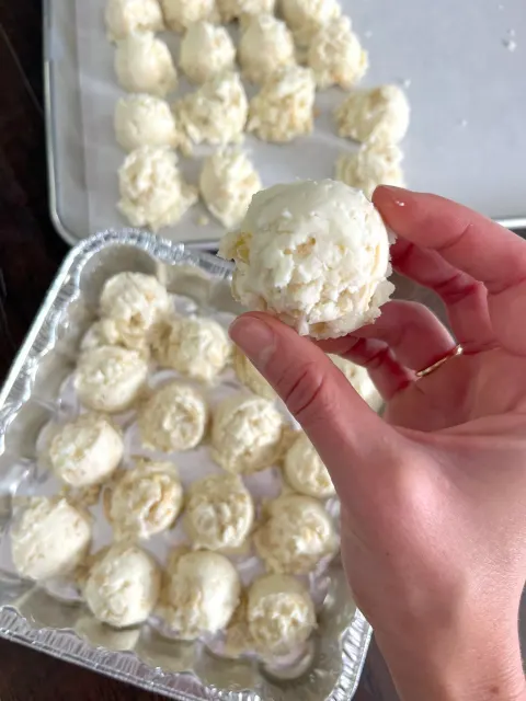 Slow Cooker Snowballs: A Melt-in-Your-Mouth Holiday Treat Made Effortlessly