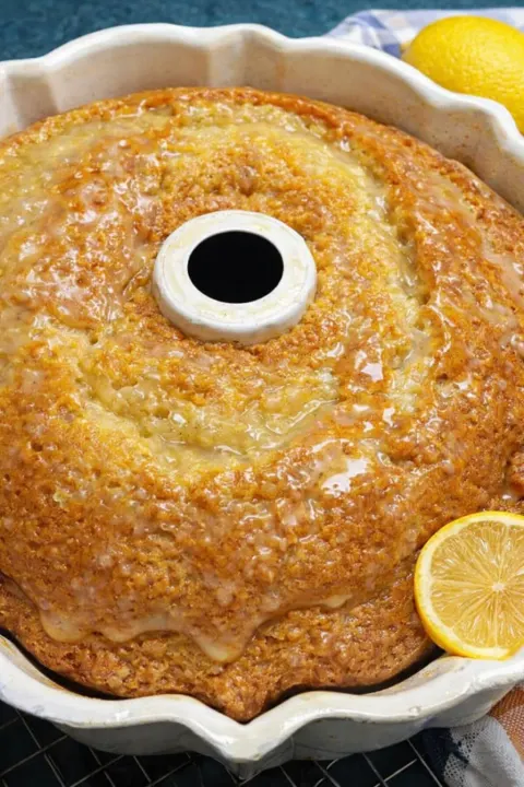 Easy Lemon 7-Up Cake!