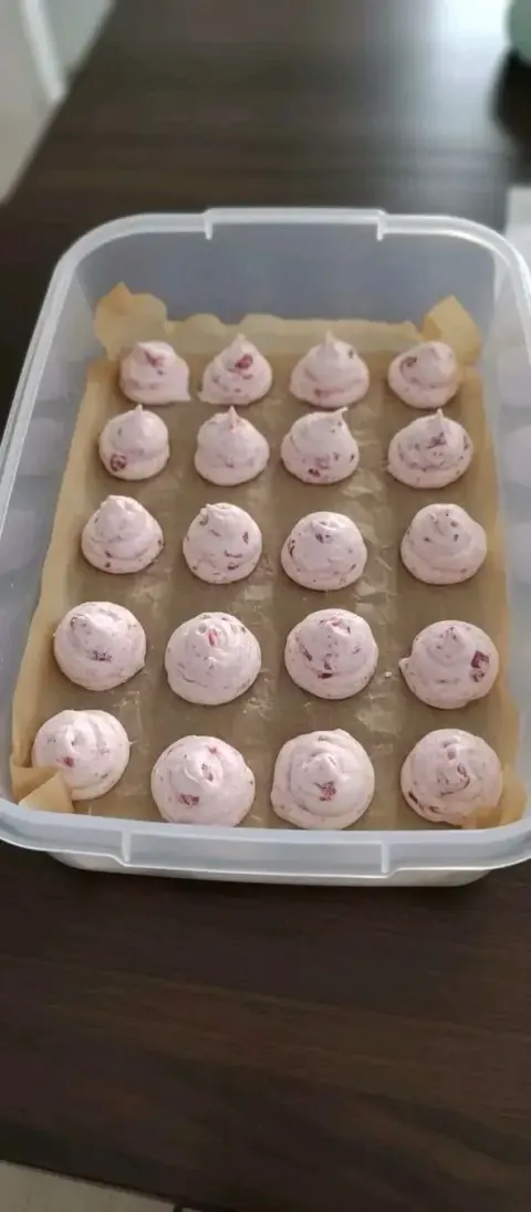Frozen Strawberry Protein Cream Bites