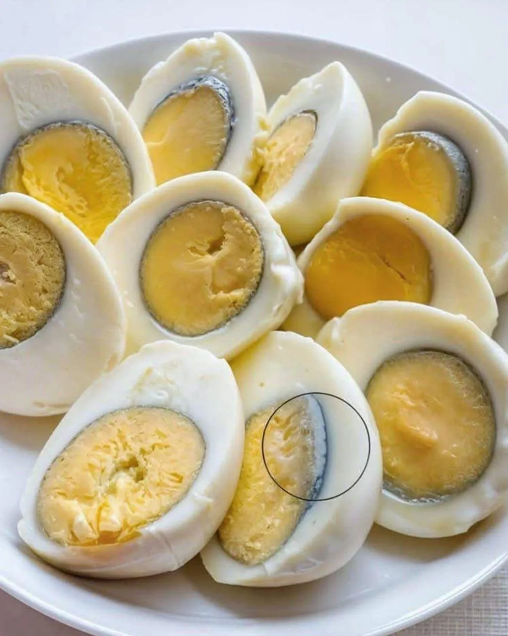 Why Is the Yolk of My Hard-Boiled Egg Turning Green?