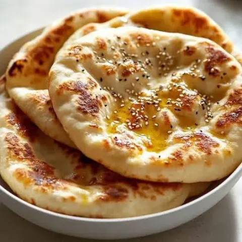 Pull-Apart Garlic Butter Cheese Bread (Skillet Style)