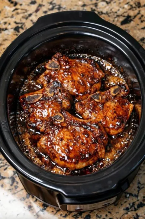 Slow Cooker Honey Garlic Pork Chops — Fall-Off-The-Bone Tender in 4 Hours (Without Drying Out!)