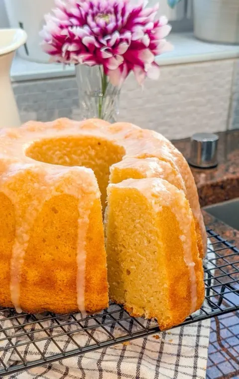 Aunt Faye’s Pound Cake