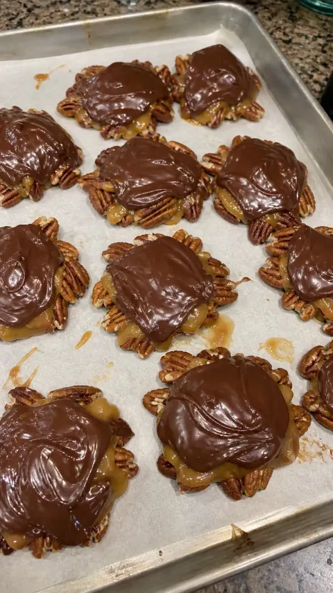 The Turtle Candy With Pecans And Caramel 🍫🥜