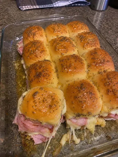 Honey Ham Sliders 🍯🥪