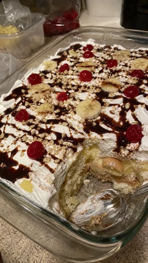 Twinkie Banana Split Cake 🍌🍓🍫