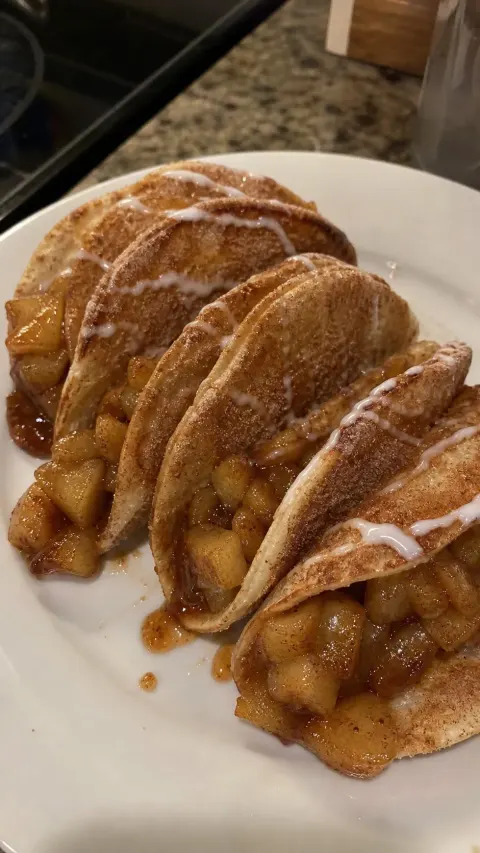Apple Pie Tacos 🍎🌮